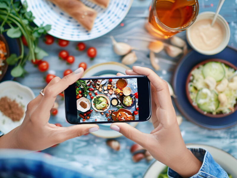 The Impact of Instagram on Your Diet: Positive and Negative Aspects